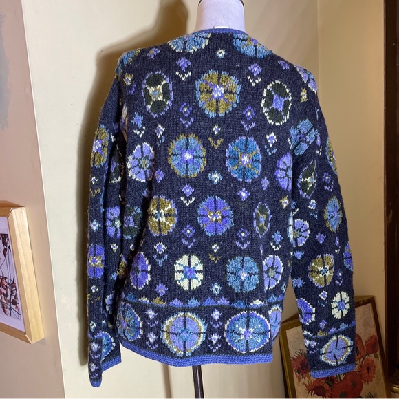 A GIANNETTI Size Large Zip Front Sweater Flowers Hand-Knit Shetland Wool Cozy - Picture 6 of 16